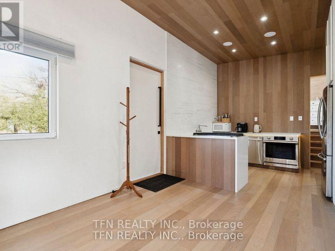 12 SCHOONER LANE, Tay