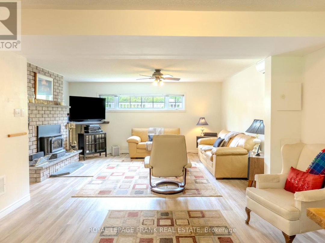 97 PIRATES GLEN DRIVE, Pigeon Lake