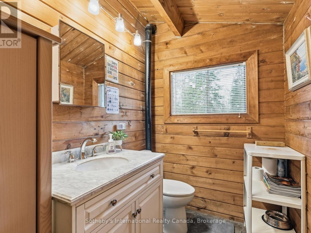 1041 CROCKFORD LANE S, Muskoka River