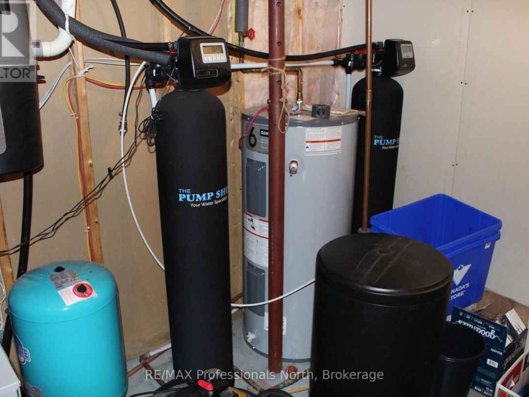 1121 OLD DONALD ROAD N, 