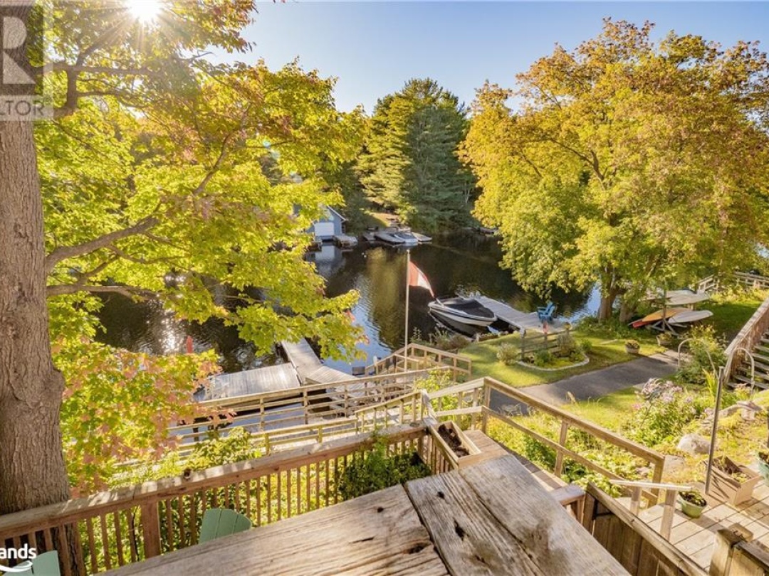 20 Liza Crescent, Muskoka River