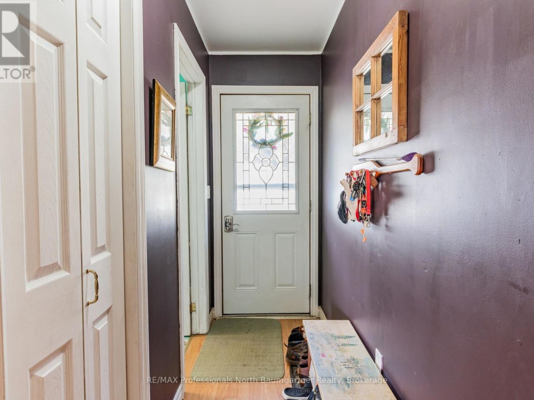 1093 REYNOLDS ROAD, Horseshoe Lake