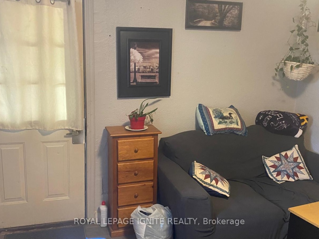 385 & 387 WEST STREET N, 