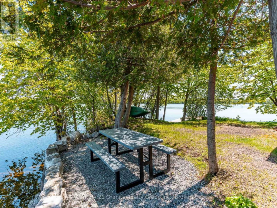 359 AVERY POINT ROAD, Dalrymple Lake