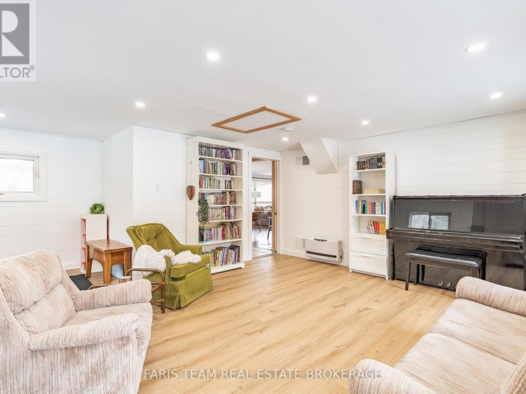 1520 ROSEMOUNT ROAD, Tay