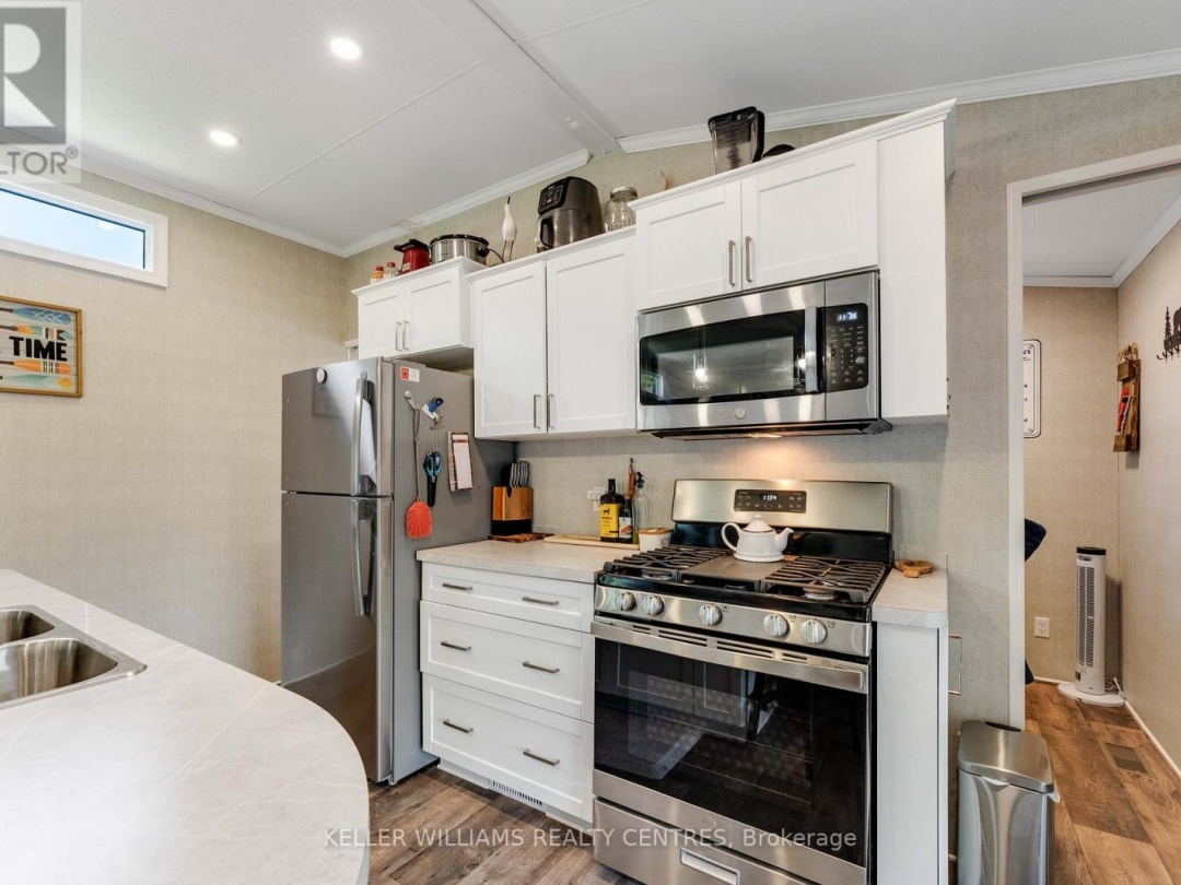 #38 LAKERIDGE - 1047 BONNIE LAKE CAMP ROAD, Bracebridge (Macaulay)