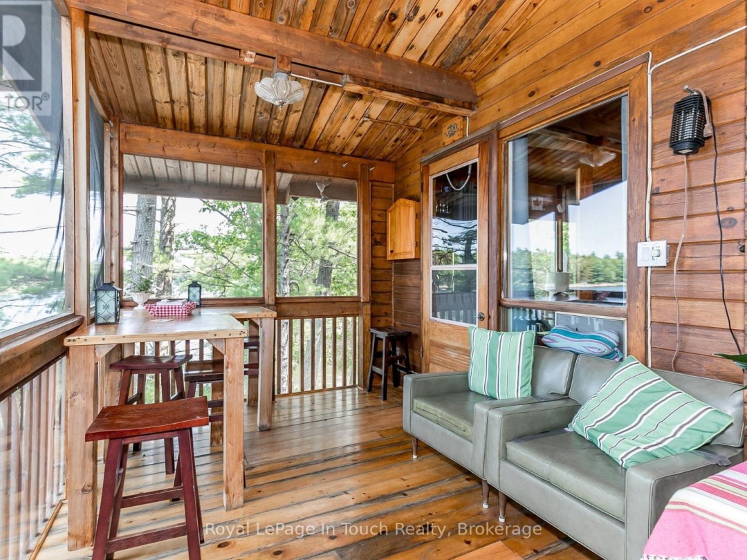 B207-7 WAHSOUNE ISLAND, Georgian Bay