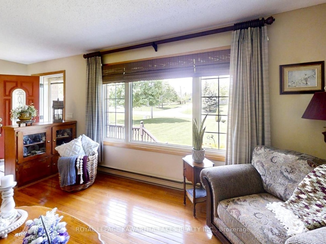 30 Grant Drive, Kawartha Lakes (Oakwood)