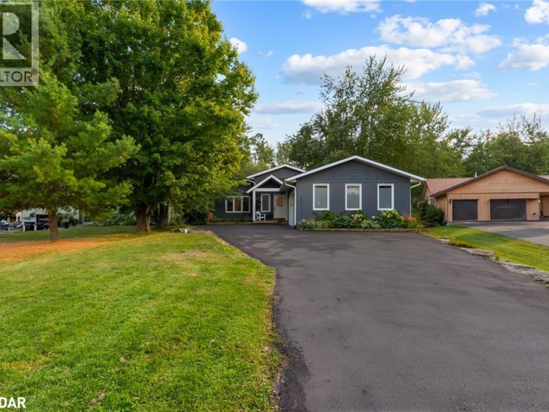 2656 WESTSHORE Crescent, 