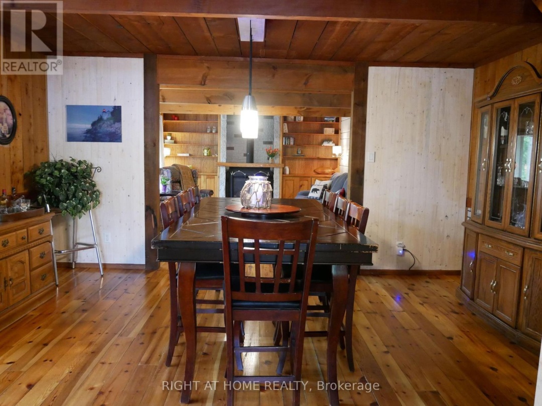 1130 TOWERING OAKS TRAIL W, 