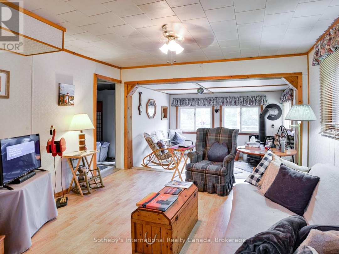 1079 HEWLITT ROAD, 