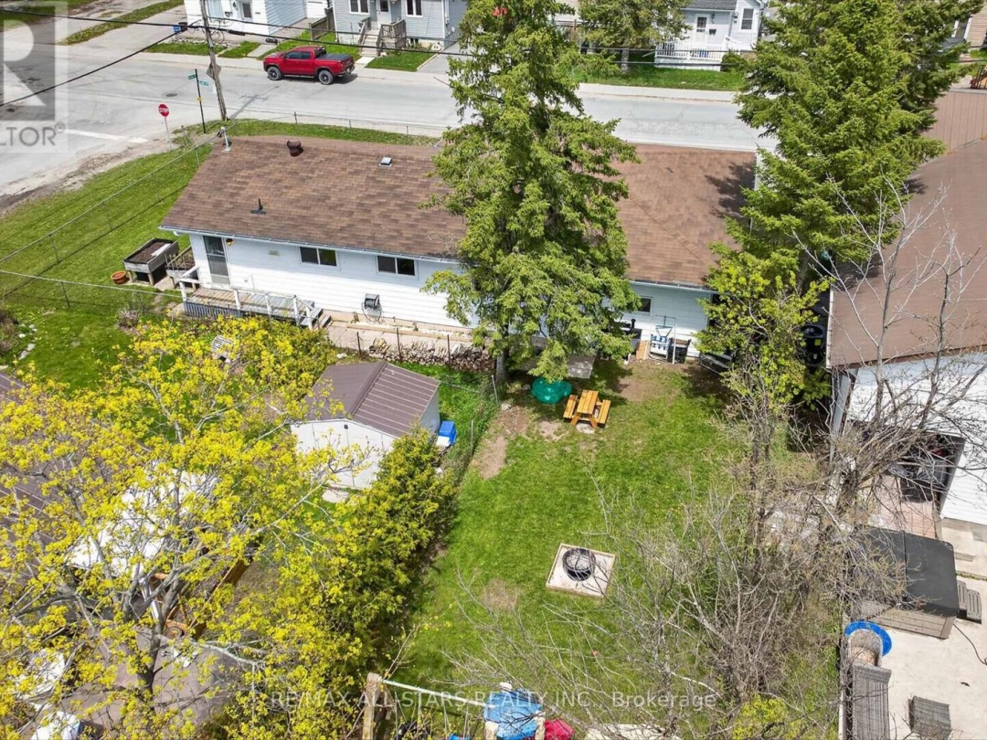 38 ELLIOT STREET, Kawartha Lakes (Fenelon Falls)