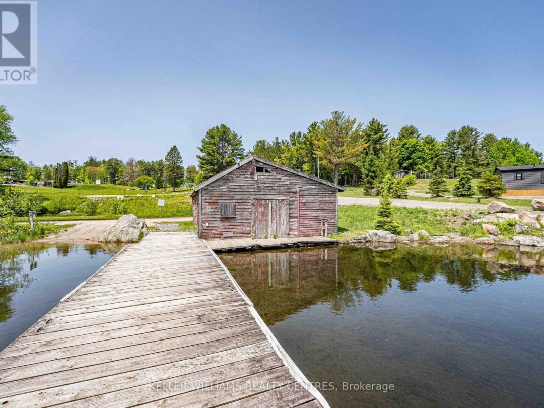 #38 LAKERIDGE - 1047 BONNIE LAKE CAMP ROAD, Bracebridge (Macaulay)