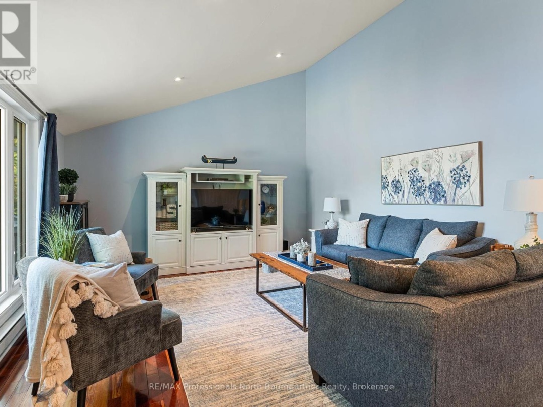 1086 CAMERON LANE, 
