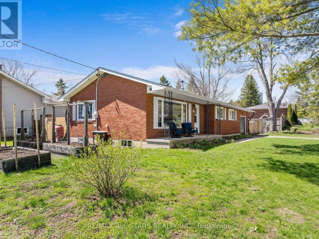 49 KENNEDY DRIVE, Kawartha Lakes (Fenelon Falls)