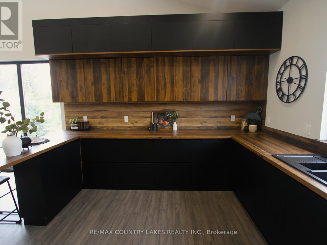 264 MCGUIRE BEACH ROAD, Canal Lake