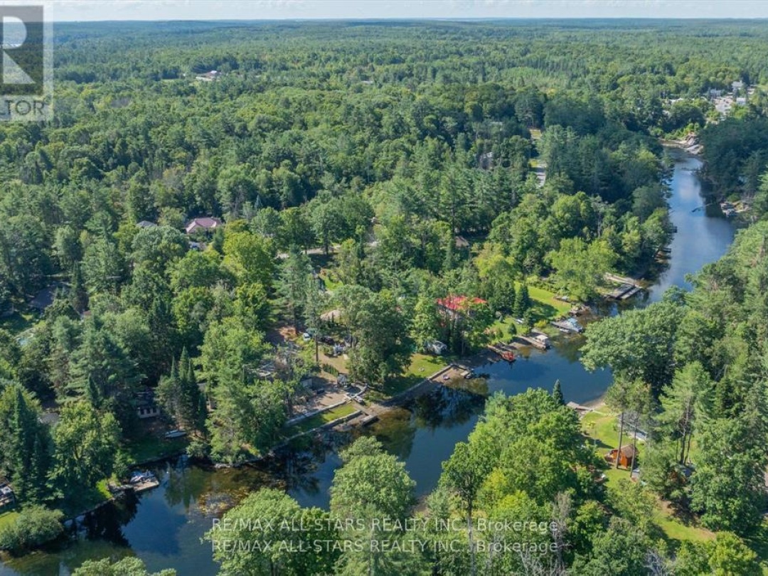 11 LITTLE BAY DRIVE, Gull River