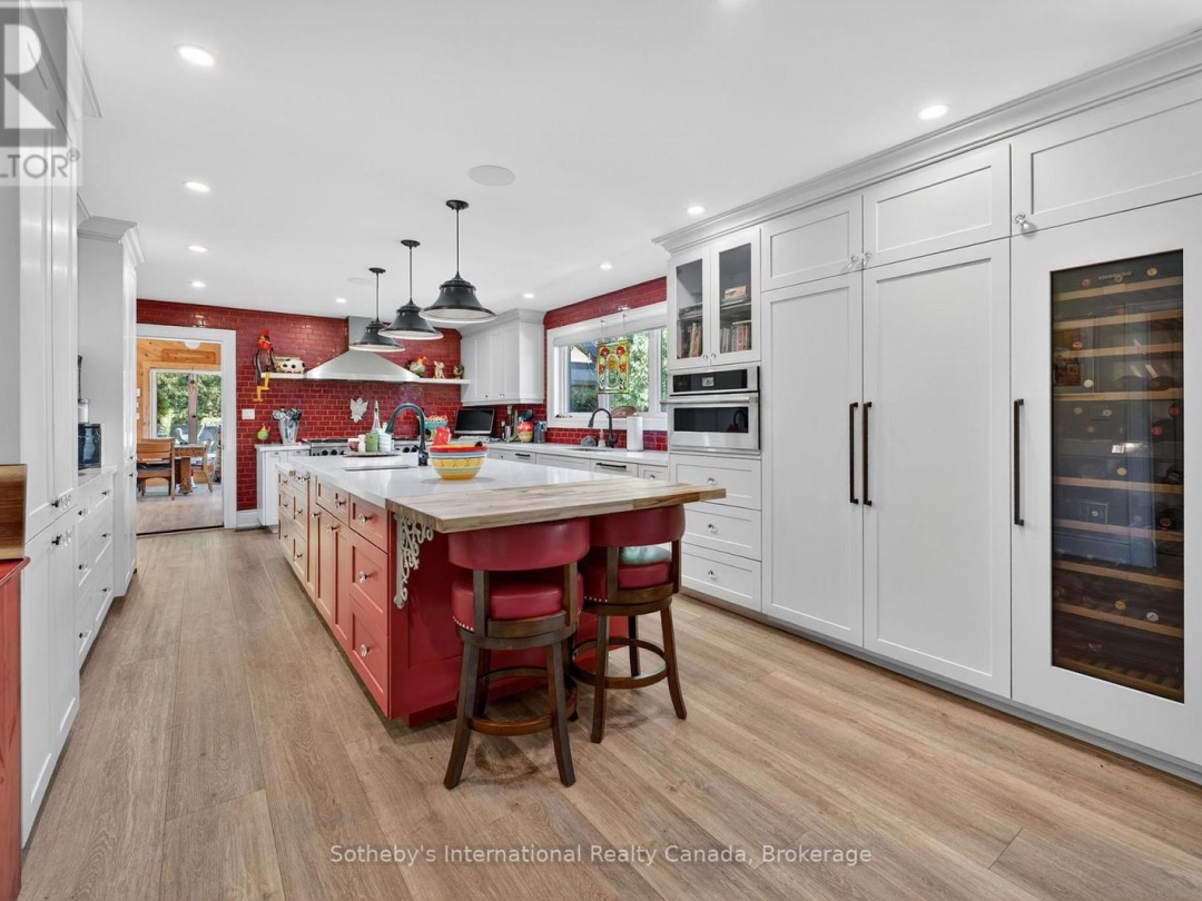1082 BEAUMONT FARM ROAD, Muskoka River