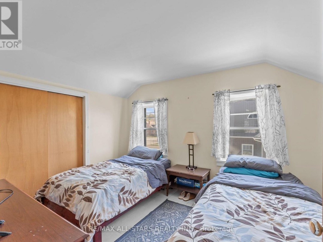 39 FRANCIS STREET W, Kawartha Lakes (Fenelon Falls)