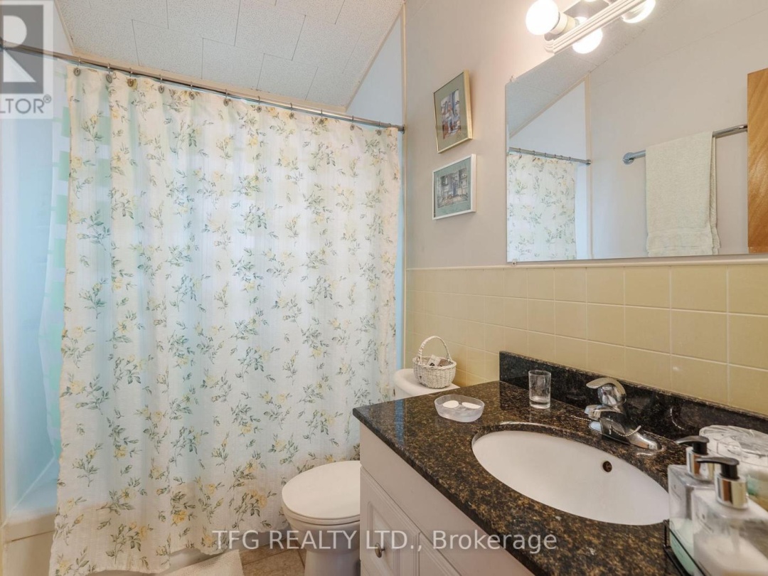 12 NORTH BAYOU ROAD, Sturgeon Lake