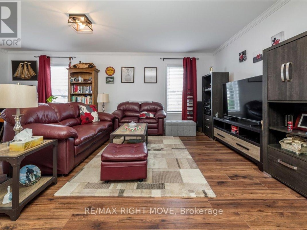 1 SINCLAIR CRESCENT, Ramara (Atherley)