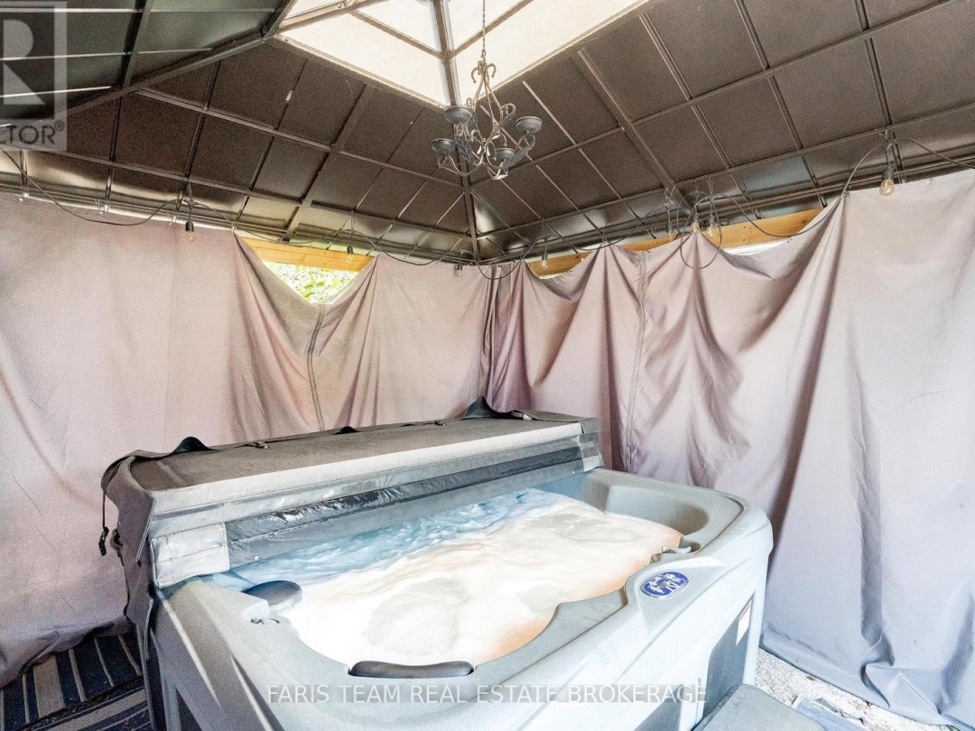 8304 COUNTY ROAD 169, 