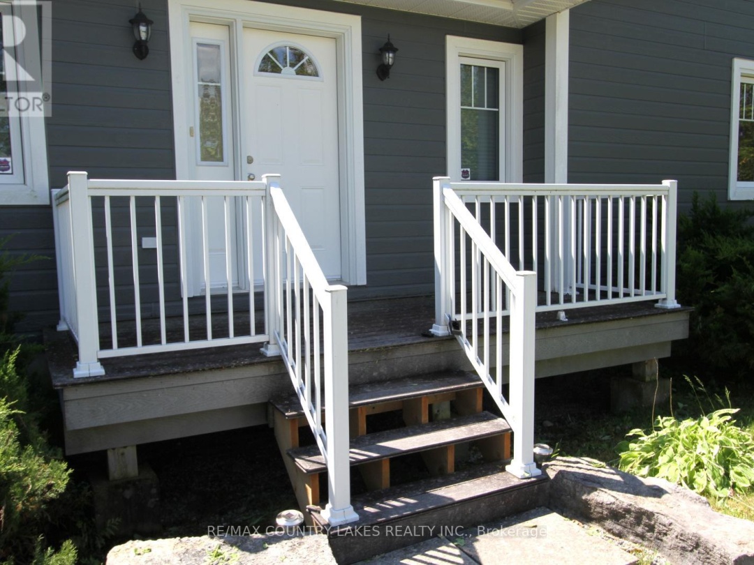 275 MCGUIRE BEACH ROAD, Canal Lake