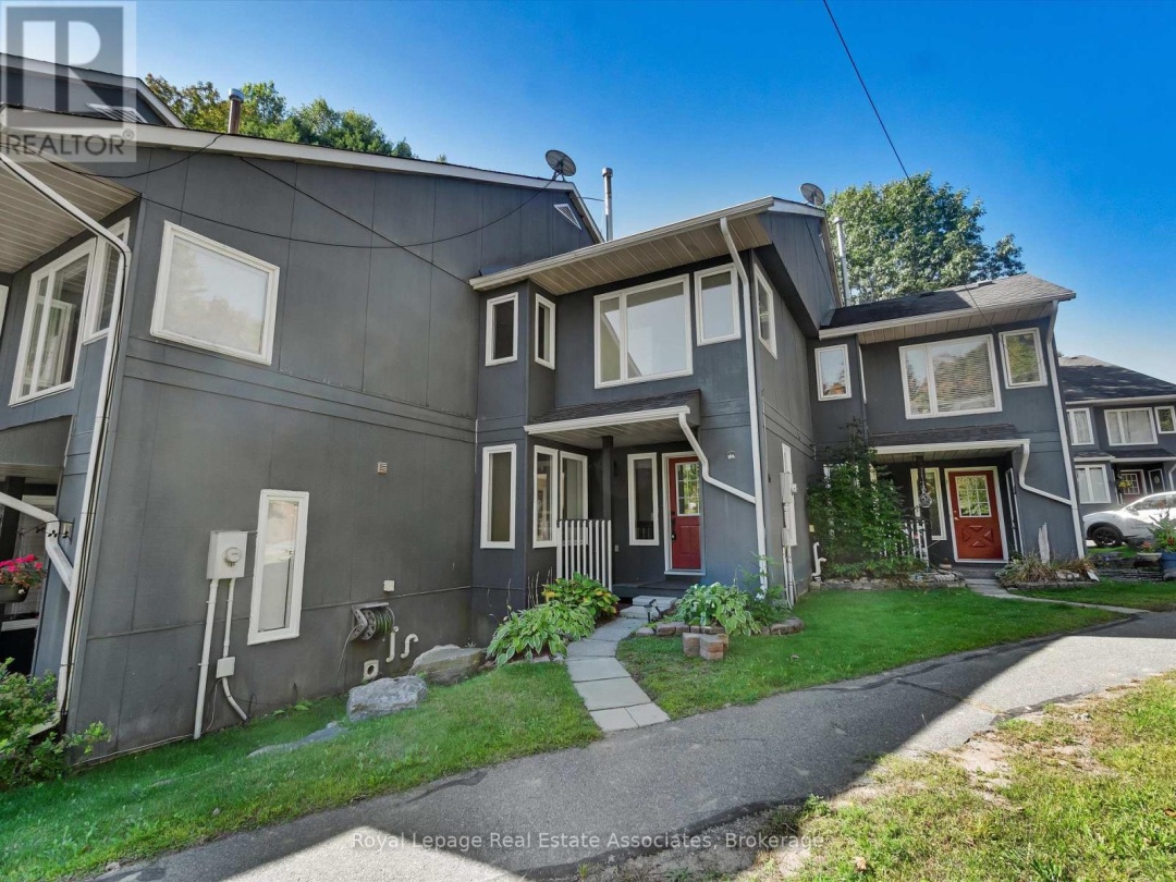 16 - 1581 HIDDEN VALLEY ROAD, 