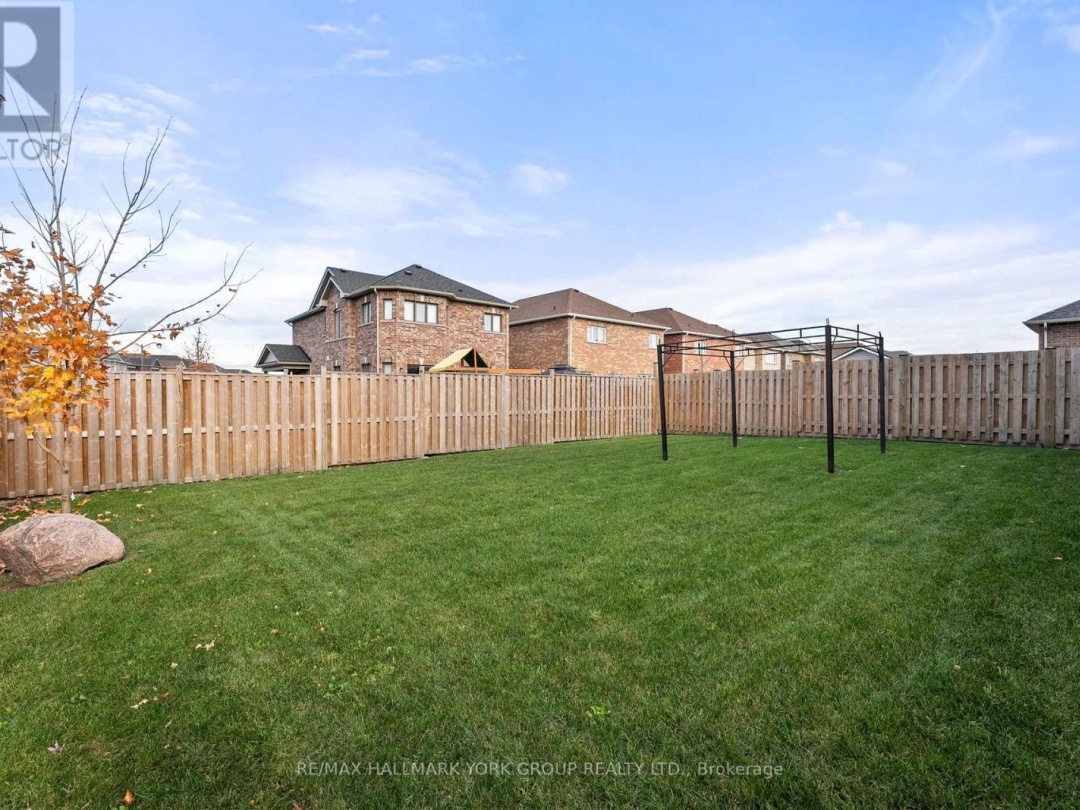 8 POLLOCK AVENUE, Lake Simcoe