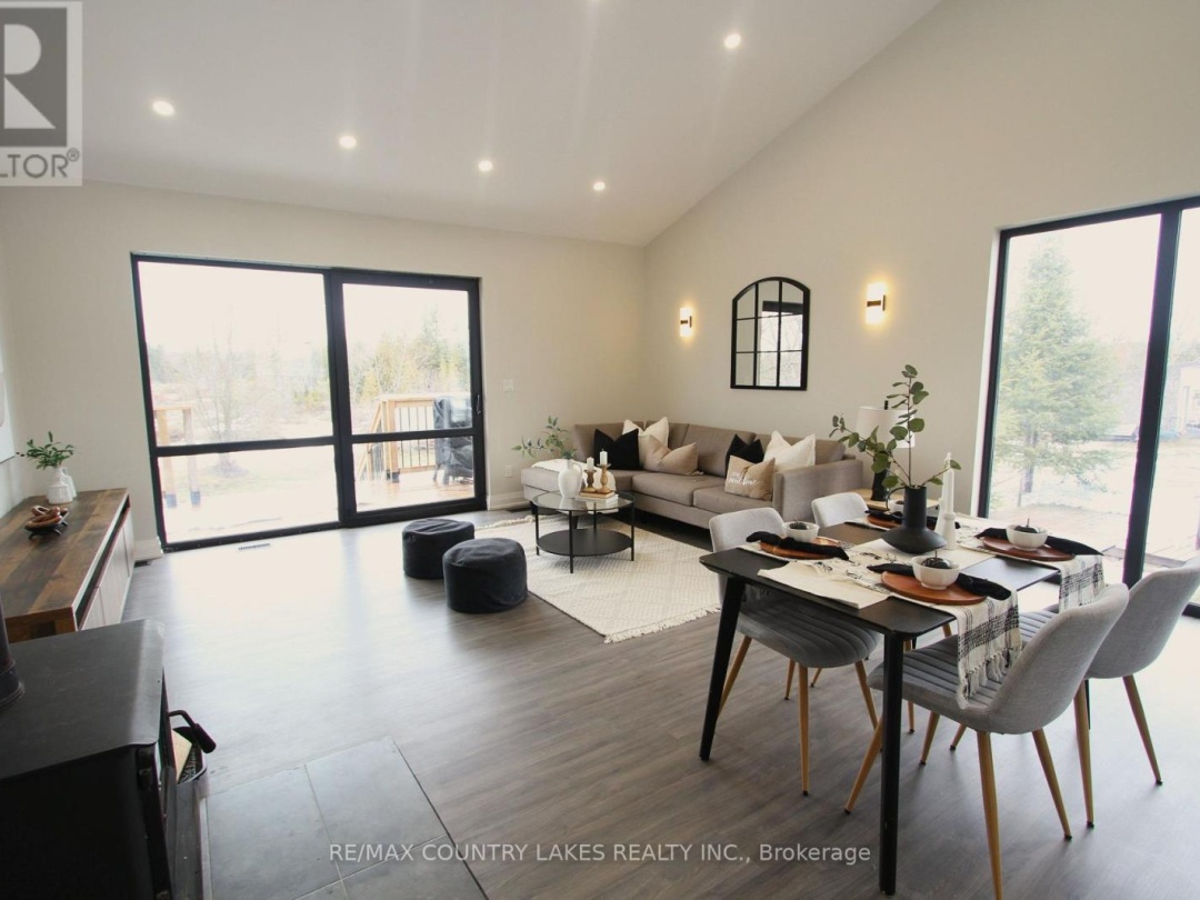 264 MCGUIRE BEACH ROAD, Canal Lake