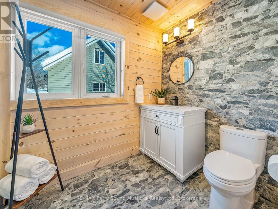 587 CENTRE ROAD, Manitouwabing Lake