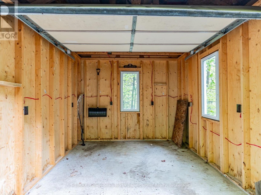 1105 Long Lake Road, Dysart et al (Dysart)
