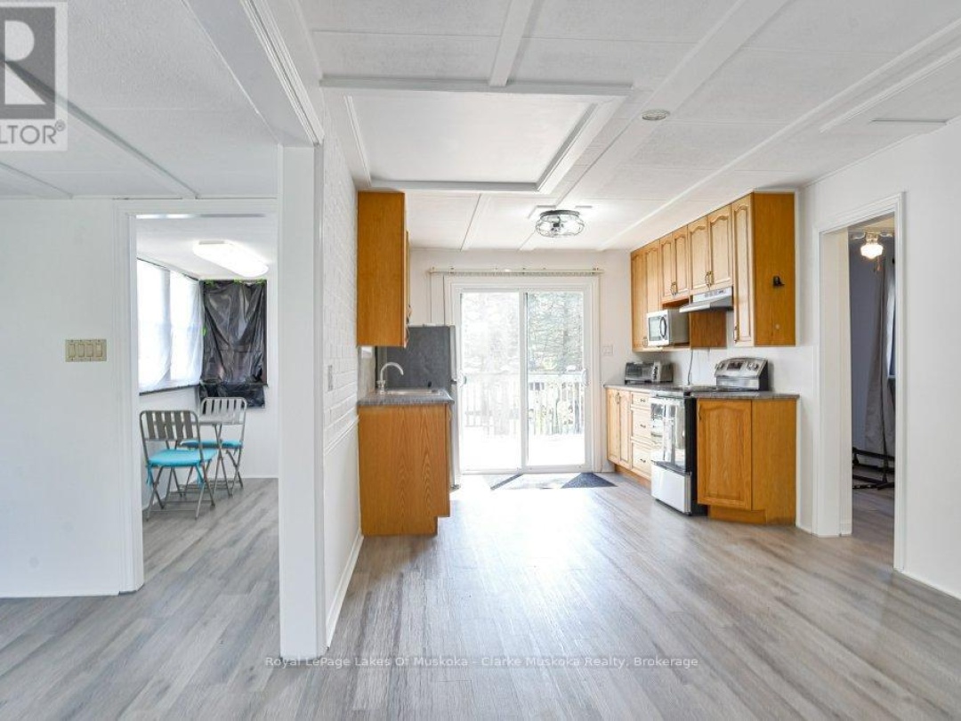 525 HIAWATHA ROAD, Gibson Lake