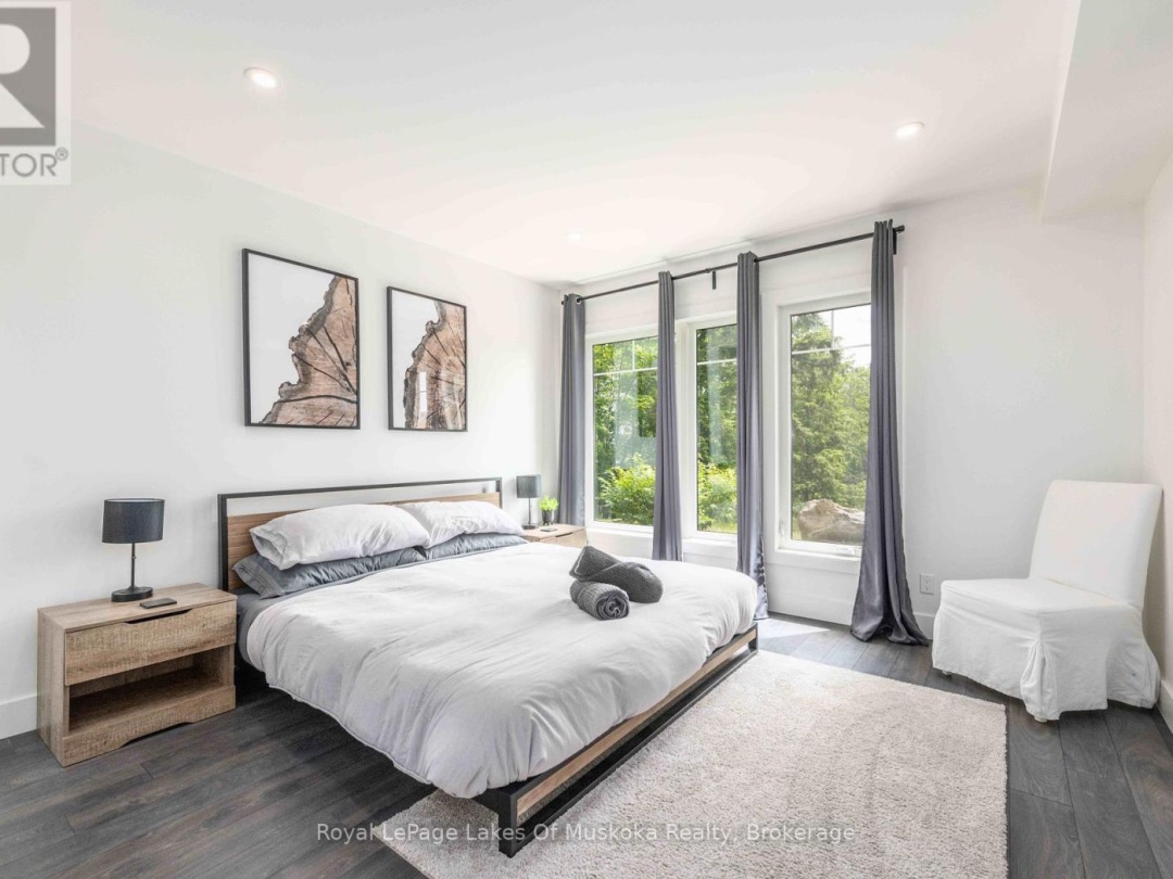 102 - 3 TREE TOPS LANE, Peninsula Lake
