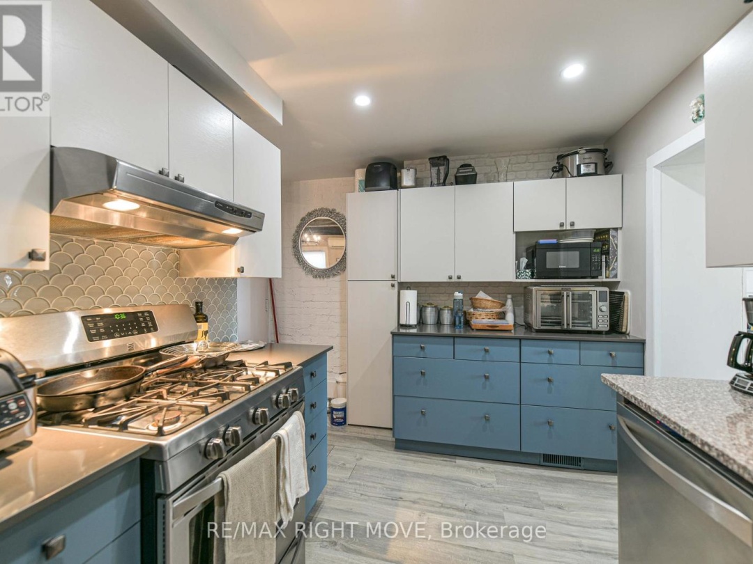 33 COLDWATER ROAD W, Orillia