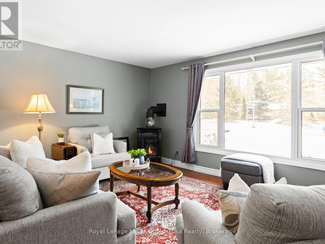 5 BROBST FOREST CRESCENT, 