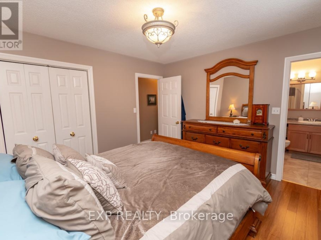 56 BECKETTS SIDE ROAD N, 