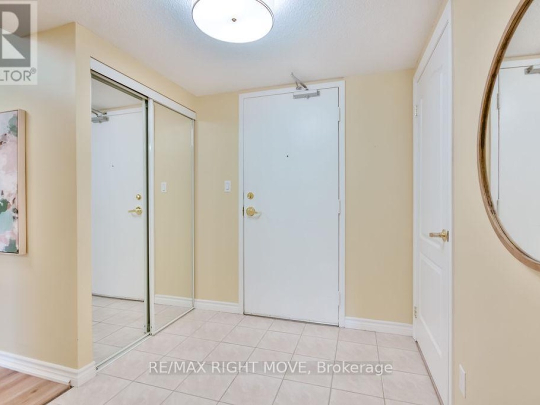 313 - 486 LACLIE STREET, 