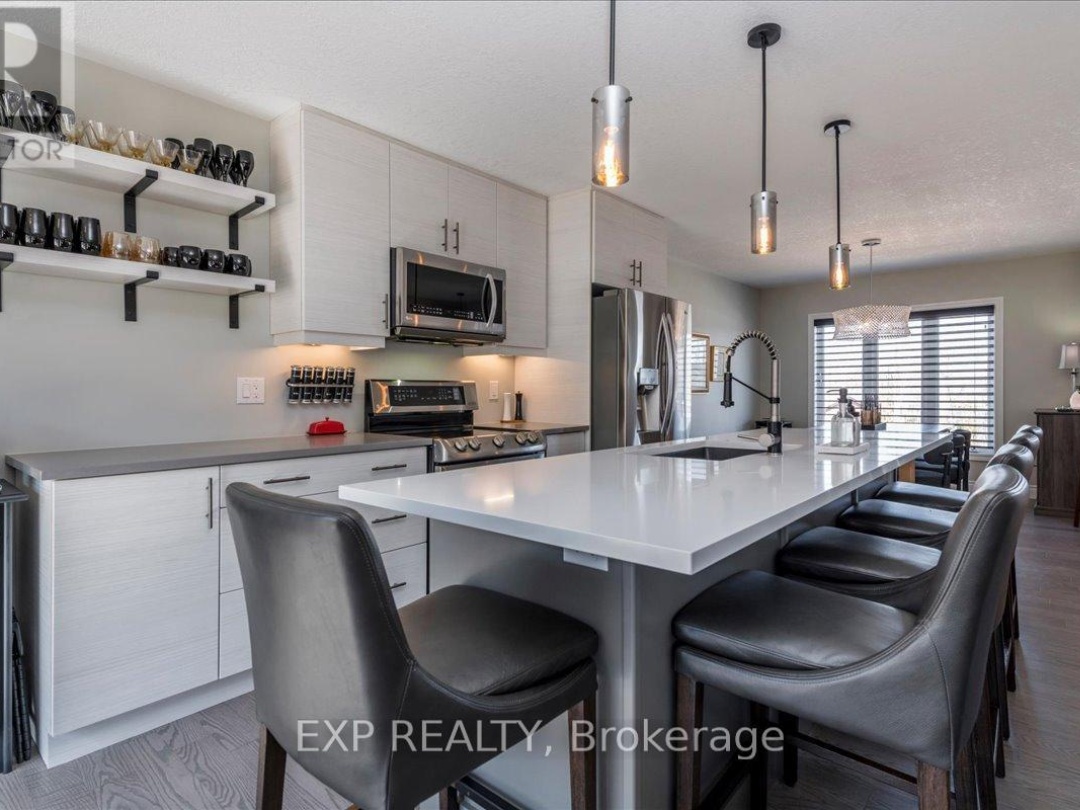 51 HUNTER AVENUE, Tay (Victoria Harbour)