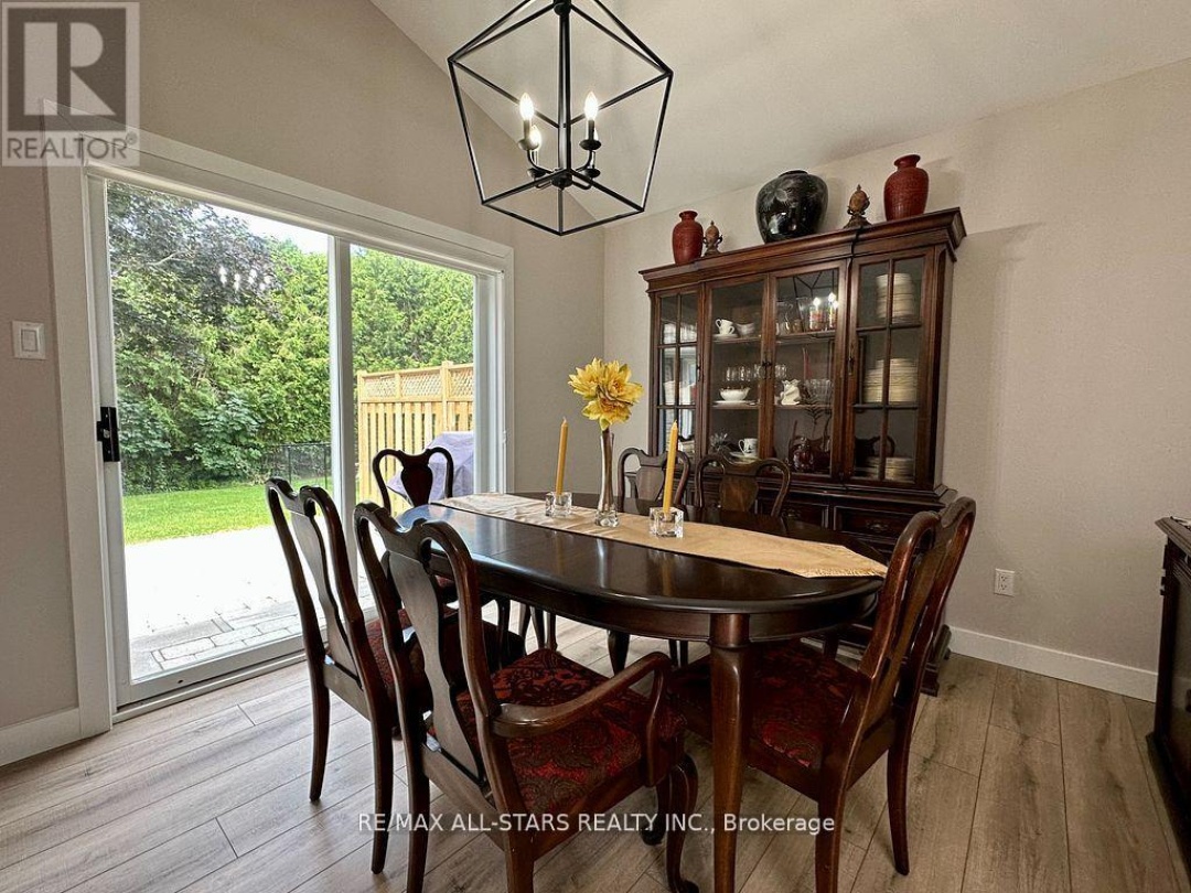 36 RUSSELL HILL ROAD, Kawartha Lakes (Bobcaygeon)