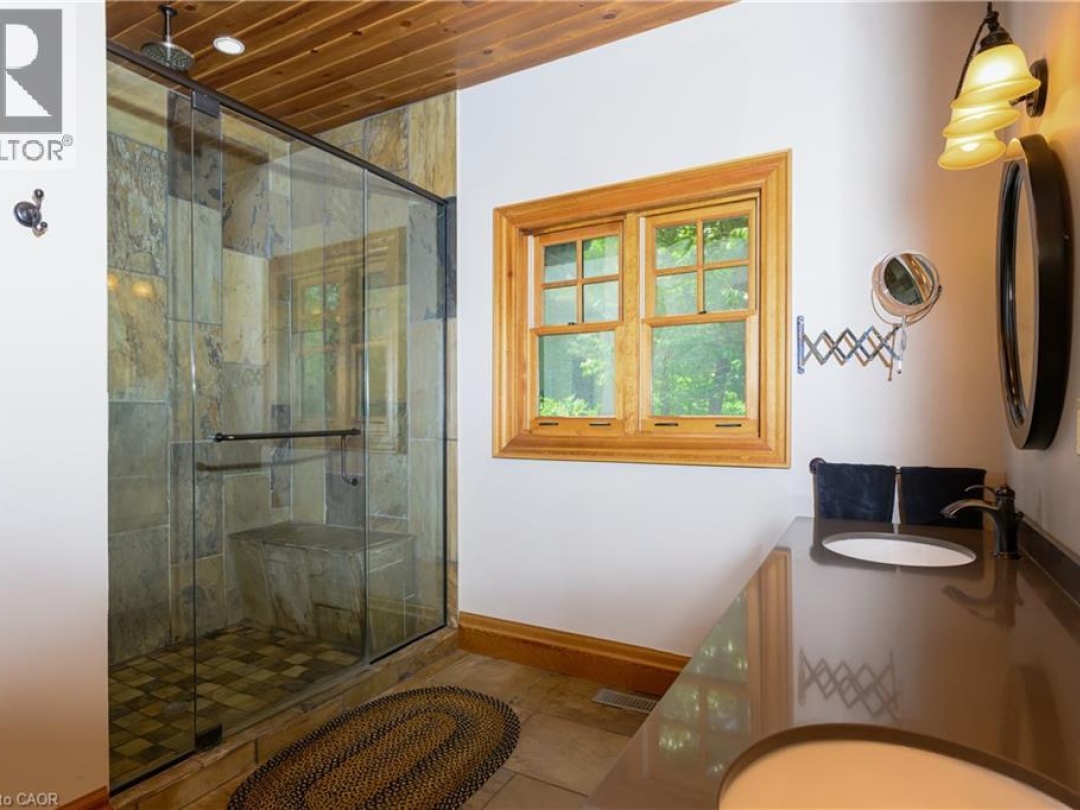 990 HASKETT'S Drive, Six Mile Lake