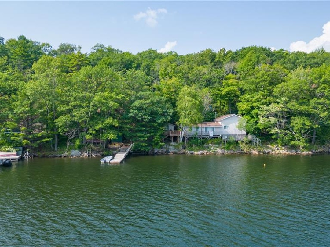 959 Harrison Trail, Twelve Mile Bay