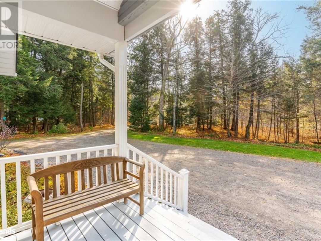 3526 West Shore Road, Kennisis Lake