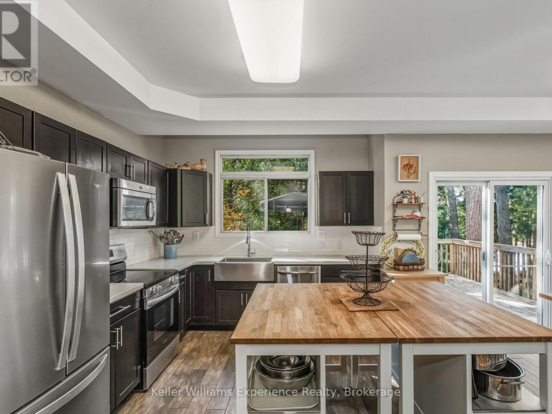 19 HURON TRAIL, Six Mile Lake