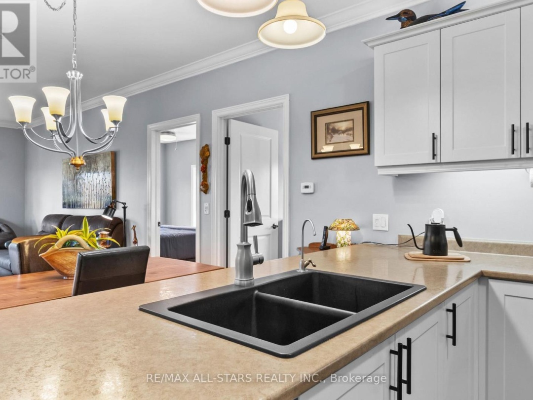 308 - 94 FRANCIS STREET W, 