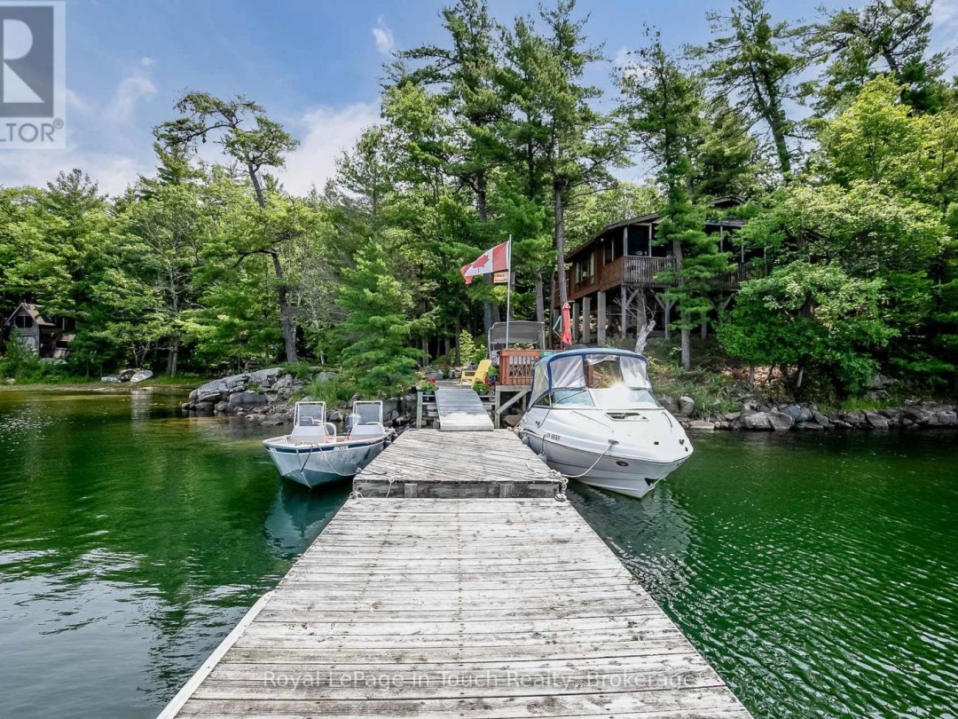 B207-7 WAHSOUNE ISLAND, Georgian Bay