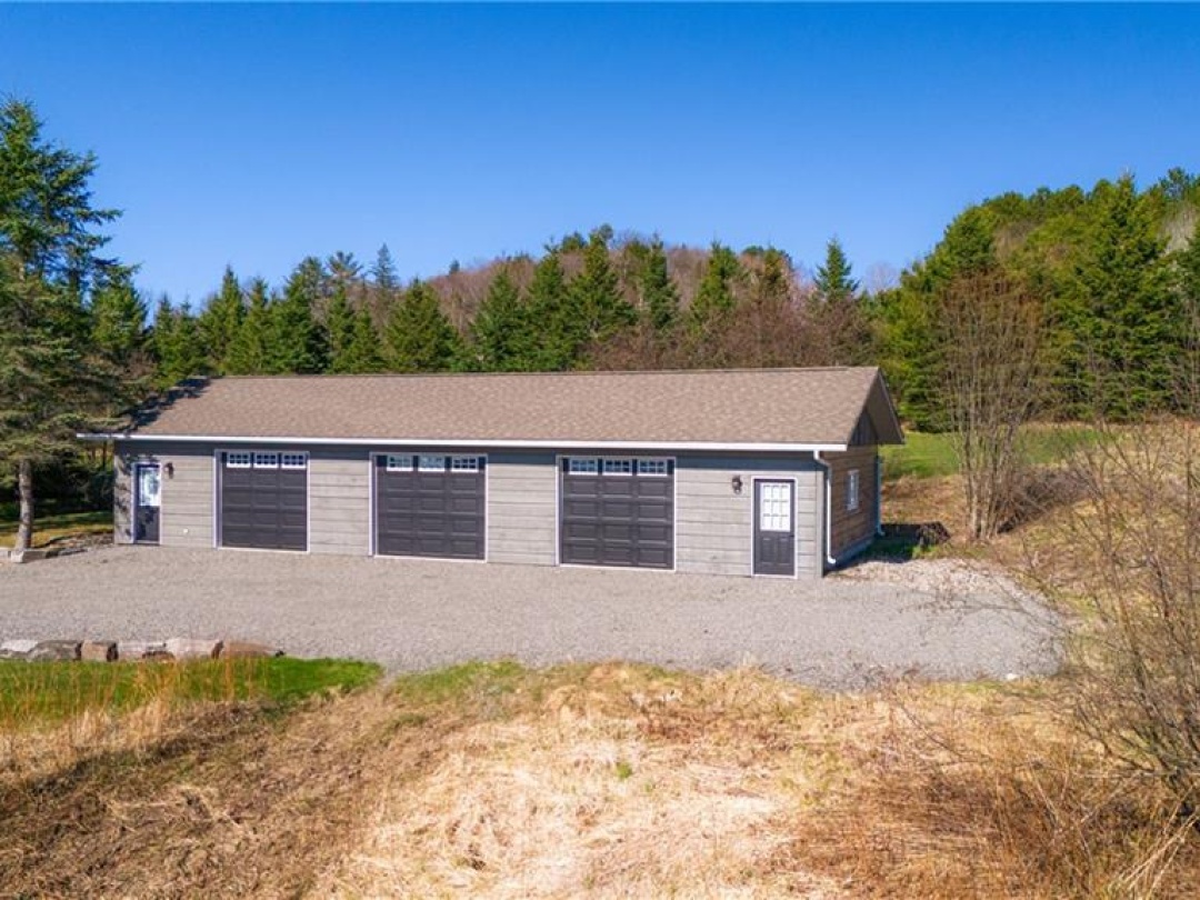 427 West Browns Road, Weeduck Lake