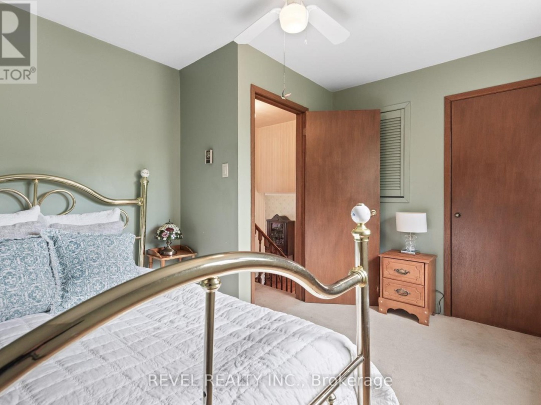126 PINEWOOD BOULEVARD, Canal Lake
