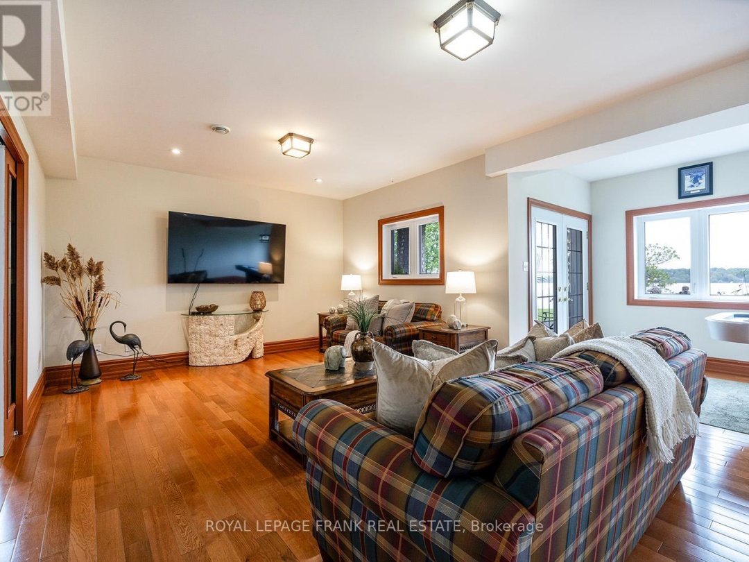 24 GILSON POINT PLACE, 