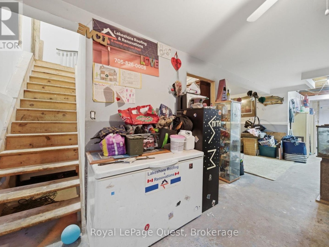 7476 ASH CRESCENT, Black River